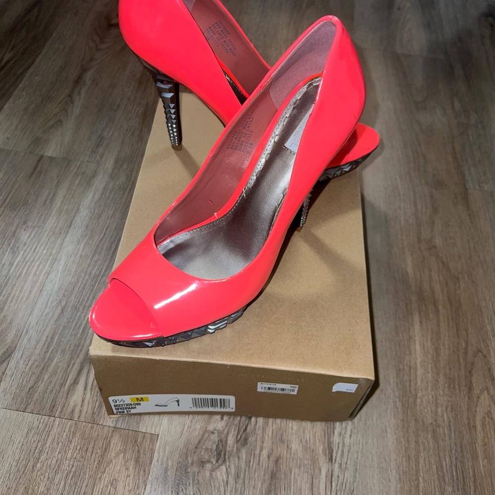 RACHEL Rachel Roy Orange and Pink Heels Classic Pointed Toe